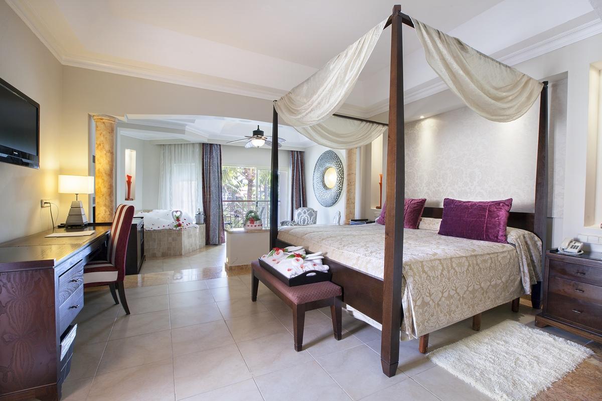 Majestic Elegance Punta Cana (Adults Only) Экстерьер фото Suite at Iberostar Grand Hotel Bávaro