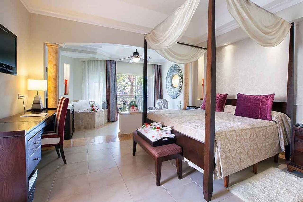 Majestic Elegance Punta Cana (Adults Only) Экстерьер фото A suite at the hotel